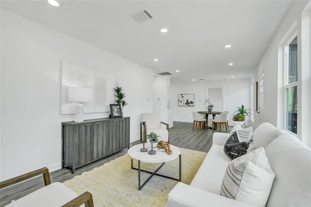 110 Harris Court, Houston, TX 77009