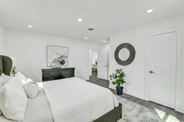 110 Harris Court, Houston, TX 77009