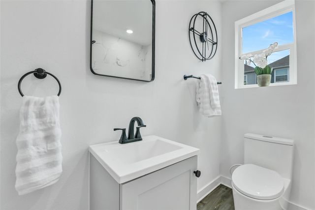 110 Harris Court, Houston, TX 77009