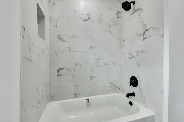 110 Harris Court, Houston, TX 77009