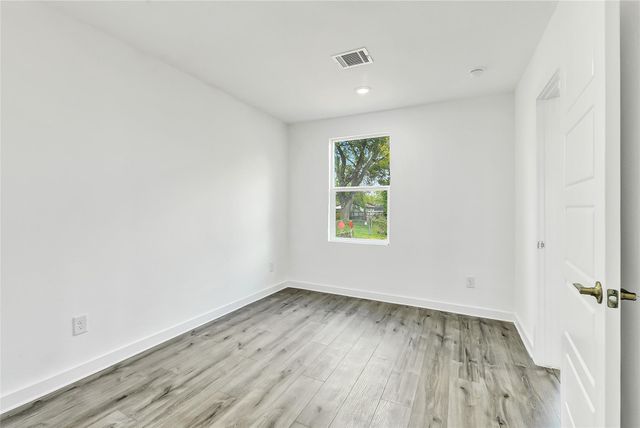 110 Harris Court, Houston, TX 77009