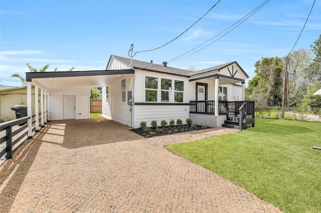 110 Harris Court, Houston, TX 77009