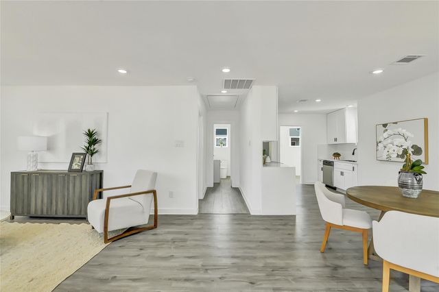 110 Harris Court, Houston, TX 77009