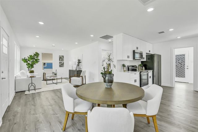 110 Harris Court, Houston, TX 77009