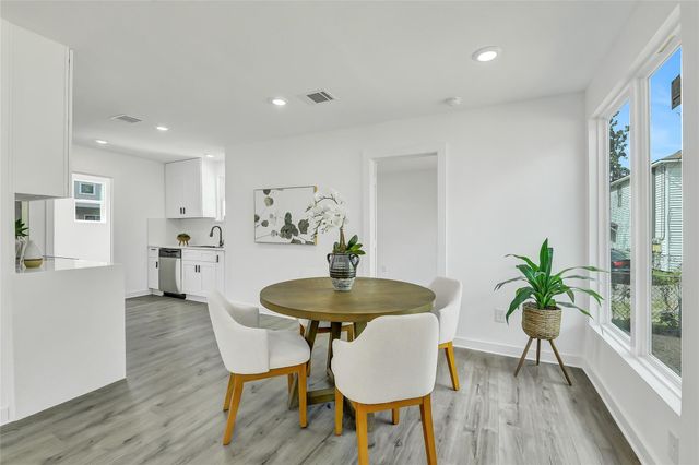 110 Harris Court, Houston, TX 77009