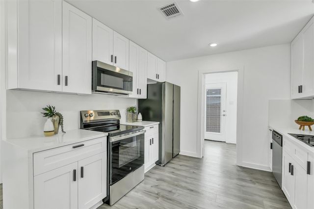 110 Harris Court, Houston, TX 77009