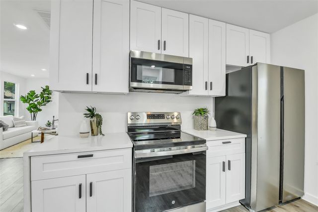 110 Harris Court, Houston, TX 77009