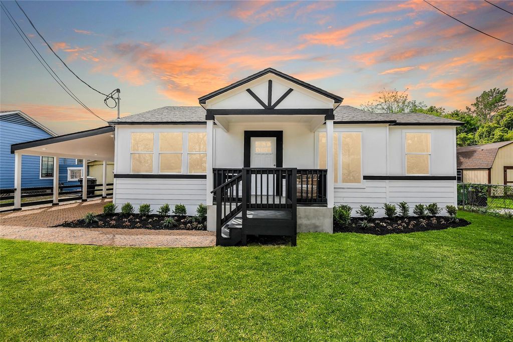 110 Harris Court, Houston, TX 77009