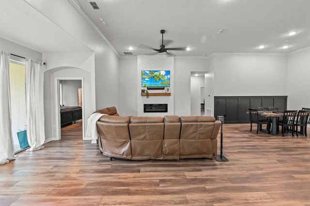 6128 NW DENSAW Terrace, Port St. Lucie, FL 34986