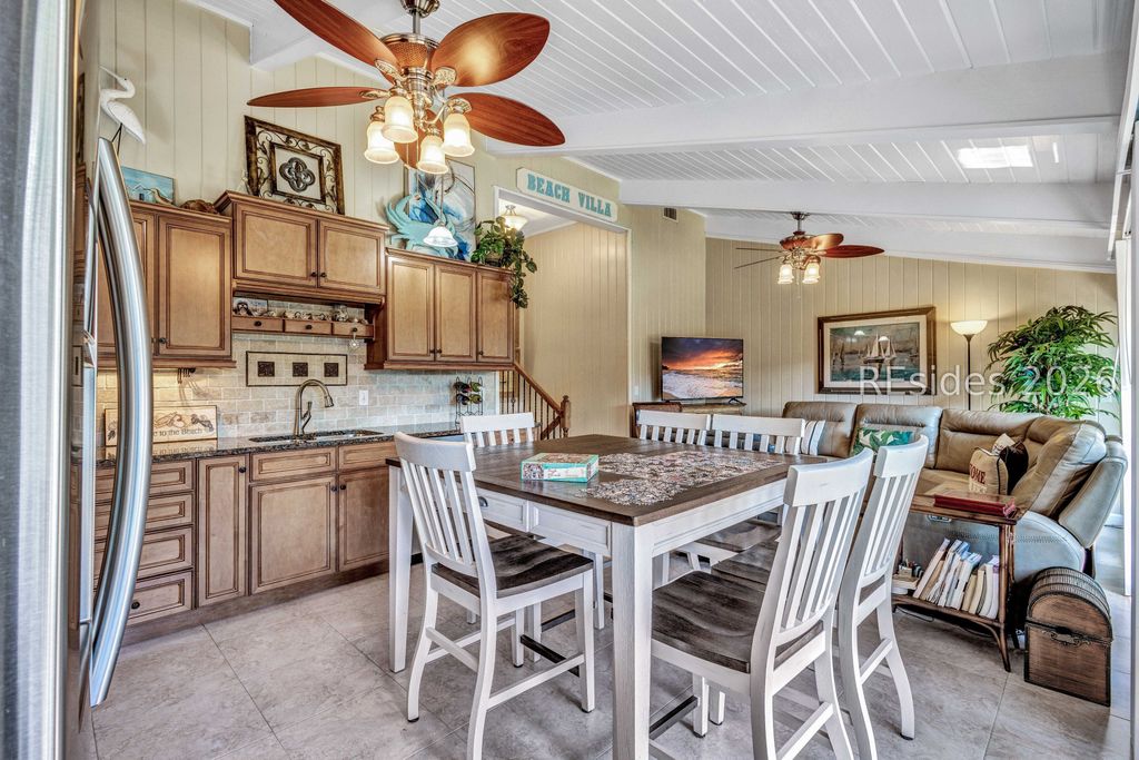 Image 10 of property listing at 37 S Forest Beach Dr Apt 15, Hilton Head Island, SC 29928