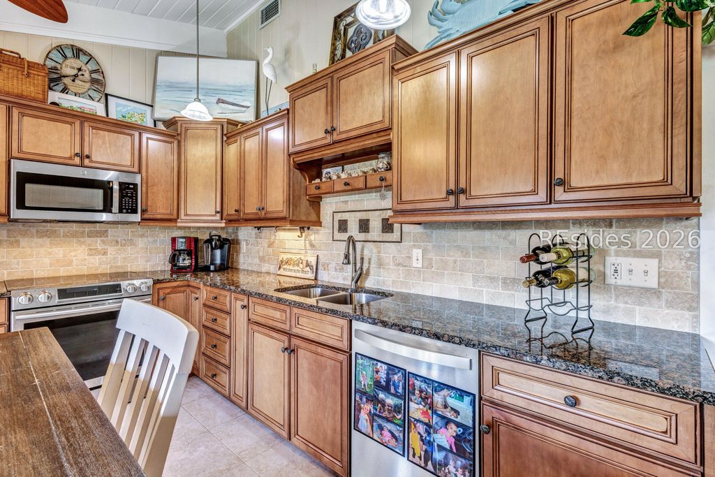 Image 15 of property listing at 37 S Forest Beach Dr Apt 15, Hilton Head Island, SC 29928