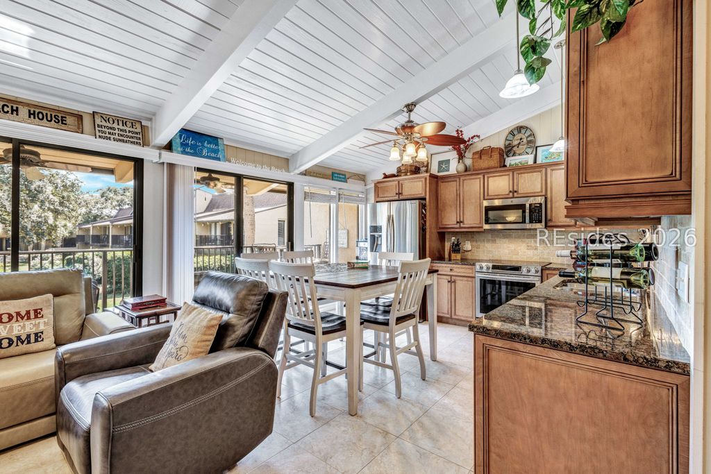 Image 8 of property listing at 37 S Forest Beach Dr Apt 15, Hilton Head Island, SC 29928