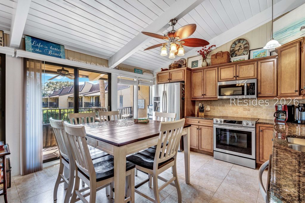 Image 9 of property listing at 37 S Forest Beach Dr Apt 15, Hilton Head Island, SC 29928