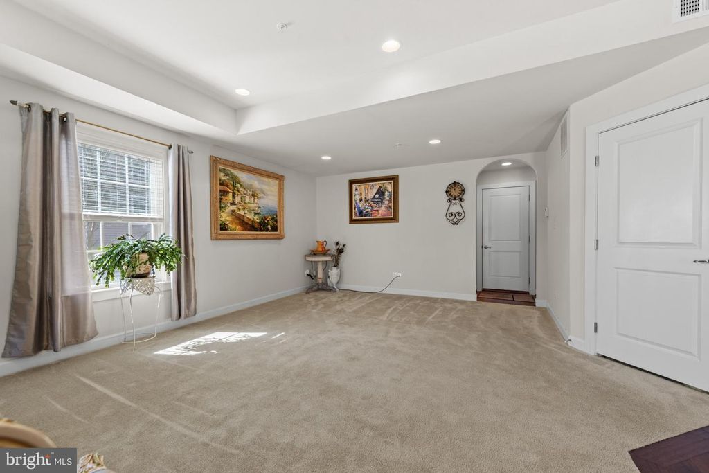 Image 4 of property listing at 8700 SPRINGVALE DR, Lutherville Timonium, MD 21093