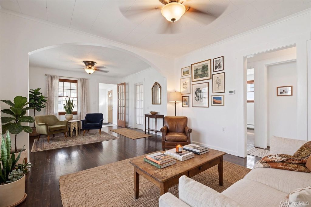 31 Martha Street, Freeport, NY 11520 — photo 4