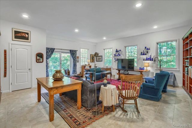 20 Overlook Drive, Call Listing Agent, PA 18405