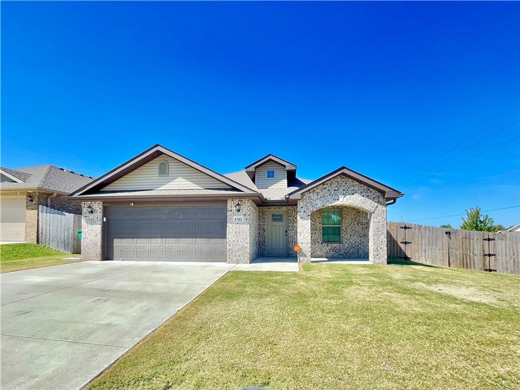 1702 S K Place, Rogers, AR 72756