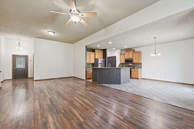 515 MONTEREY Circle, Council Bluffs, IA 51503