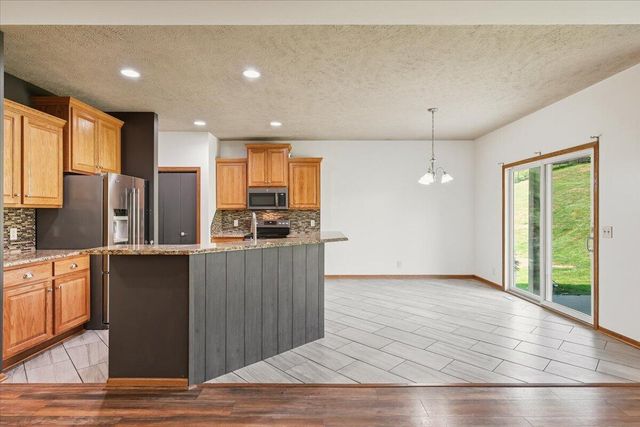 515 MONTEREY Circle, Council Bluffs, IA 51503