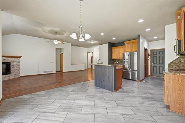 515 MONTEREY Circle, Council Bluffs, IA 51503