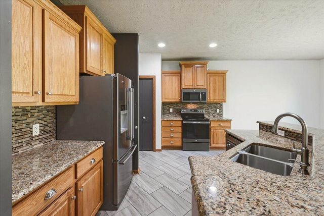 515 MONTEREY Circle, Council Bluffs, IA 51503