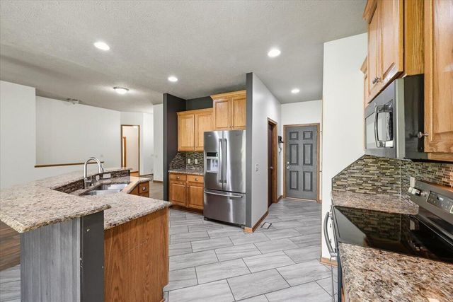 515 MONTEREY Circle, Council Bluffs, IA 51503