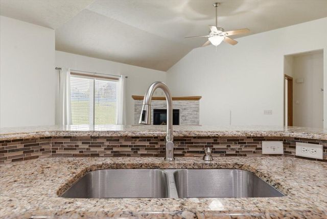515 MONTEREY Circle, Council Bluffs, IA 51503