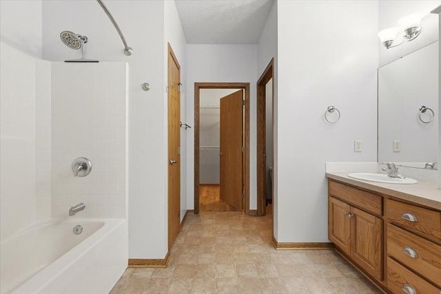 515 MONTEREY Circle, Council Bluffs, IA 51503