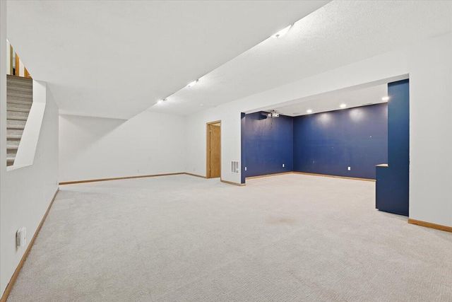 515 MONTEREY Circle, Council Bluffs, IA 51503