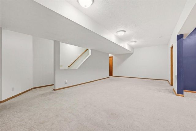 515 MONTEREY Circle, Council Bluffs, IA 51503