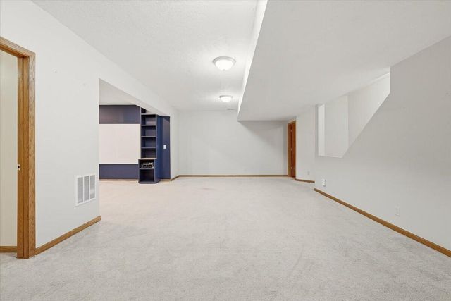 515 MONTEREY Circle, Council Bluffs, IA 51503