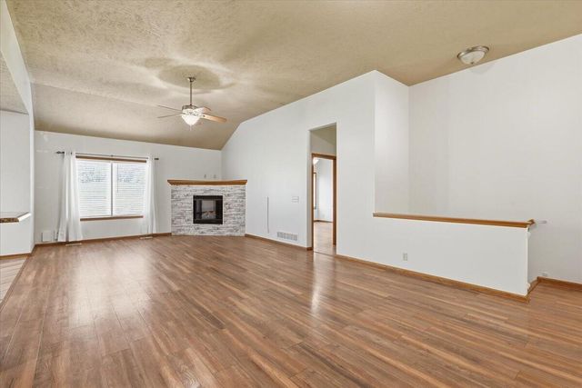 515 MONTEREY Circle, Council Bluffs, IA 51503