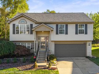 5675 Millpointe Drive, Waterford, MI 48327