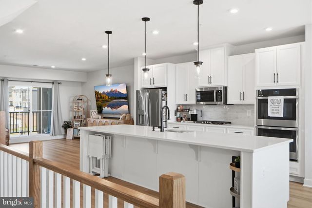 1612 KIRKMAN ST, Dumfries, VA 22026