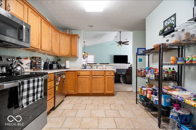 426 Waterford Lane, Avon, IN 46123