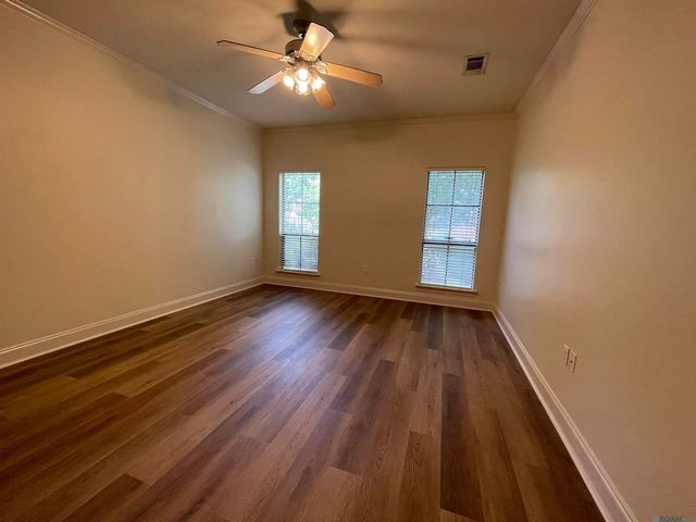 4573 Charleston Villa Dr, Baton Rouge, LA 70817