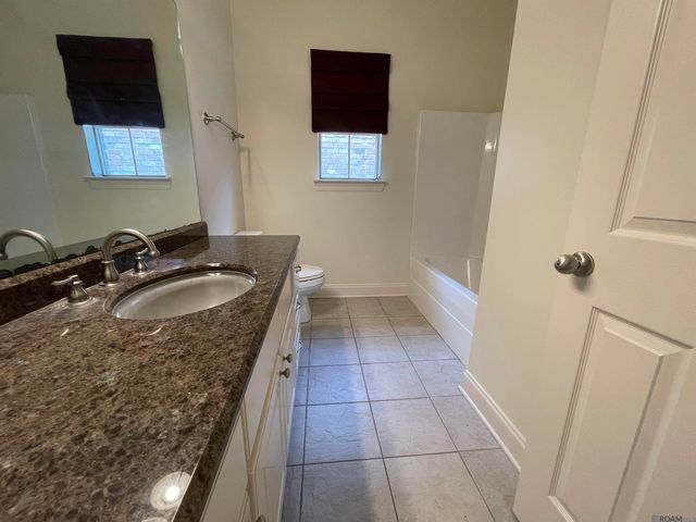 4573 Charleston Villa Dr, Baton Rouge, LA 70817