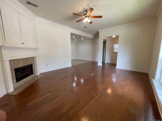 4573 Charleston Villa Dr, Baton Rouge, LA 70817