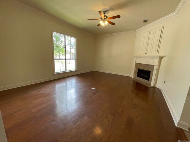 4573 Charleston Villa Dr, Baton Rouge, LA 70817