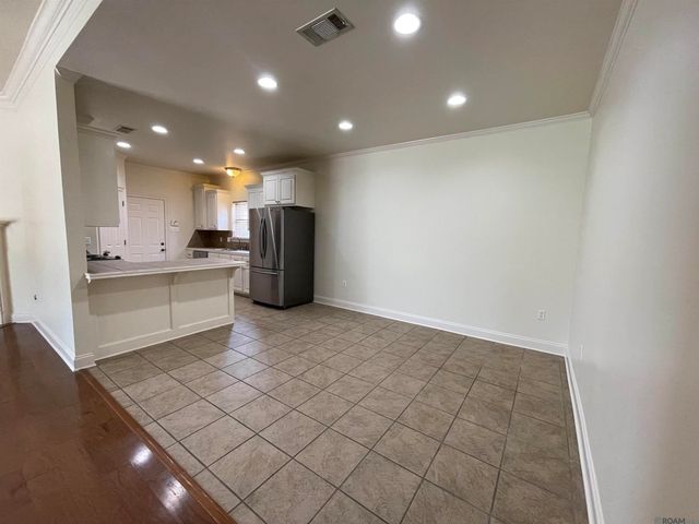 4573 Charleston Villa Dr, Baton Rouge, LA 70817