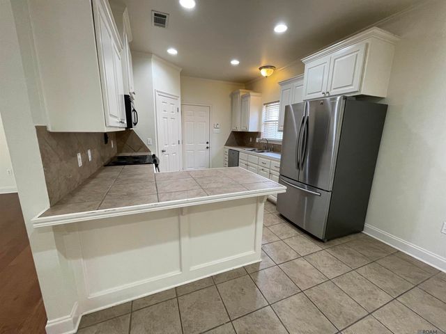 4573 Charleston Villa Dr, Baton Rouge, LA 70817