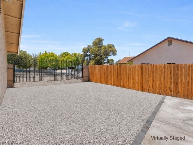525 Zuber Avenue, Henderson, NV 89011