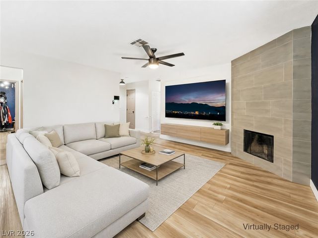 525 Zuber Avenue, Henderson, NV 89011