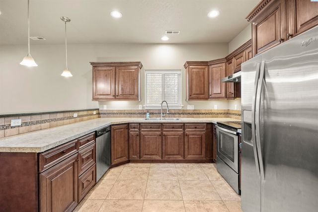 3742 Grant Loop, West Richland, WA 99353