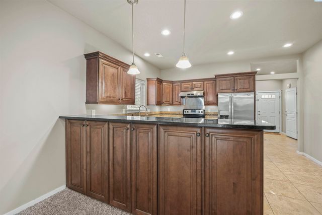 3742 Grant Loop, West Richland, WA 99353