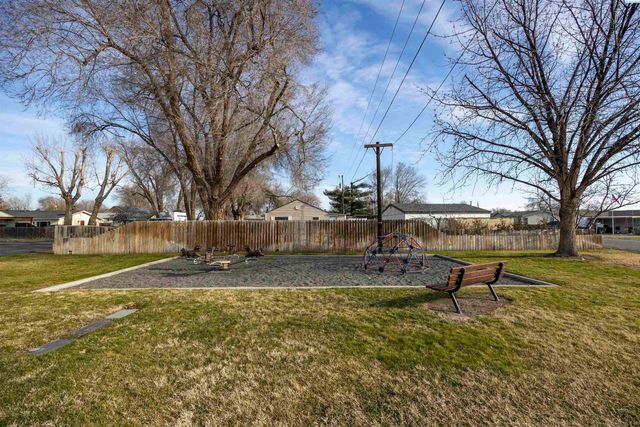 3742 Grant Loop, West Richland, WA 99353