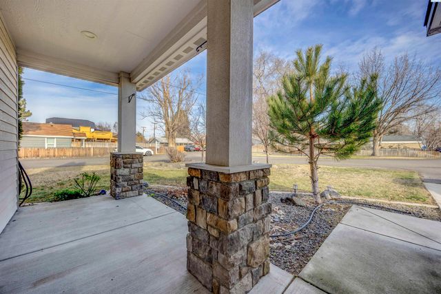 3742 Grant Loop, West Richland, WA 99353