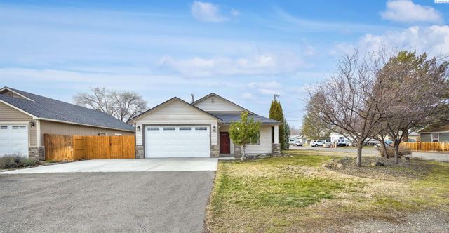 3742 Grant Loop, West Richland, WA 99353