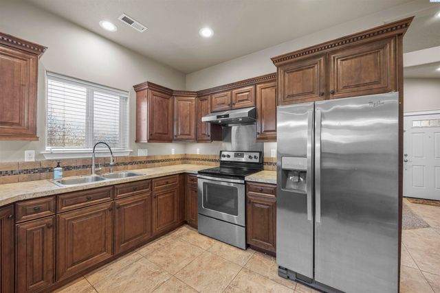 3742 Grant Loop, West Richland, WA 99353