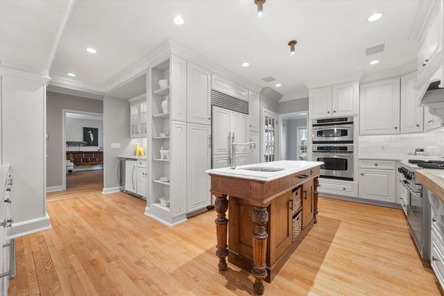 5050 Lake DRIVE, Whitefish Bay, WI 53217